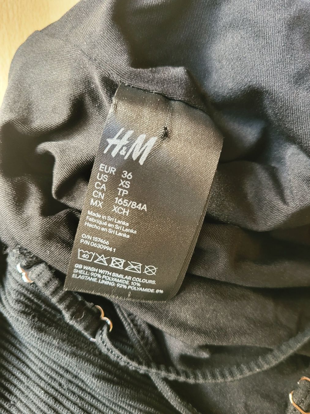 H&M Costumi da bagno & Bikini: Badeanzug schwarz Grösse 36 – Usato da Eggiwil venduto da kariiina 3