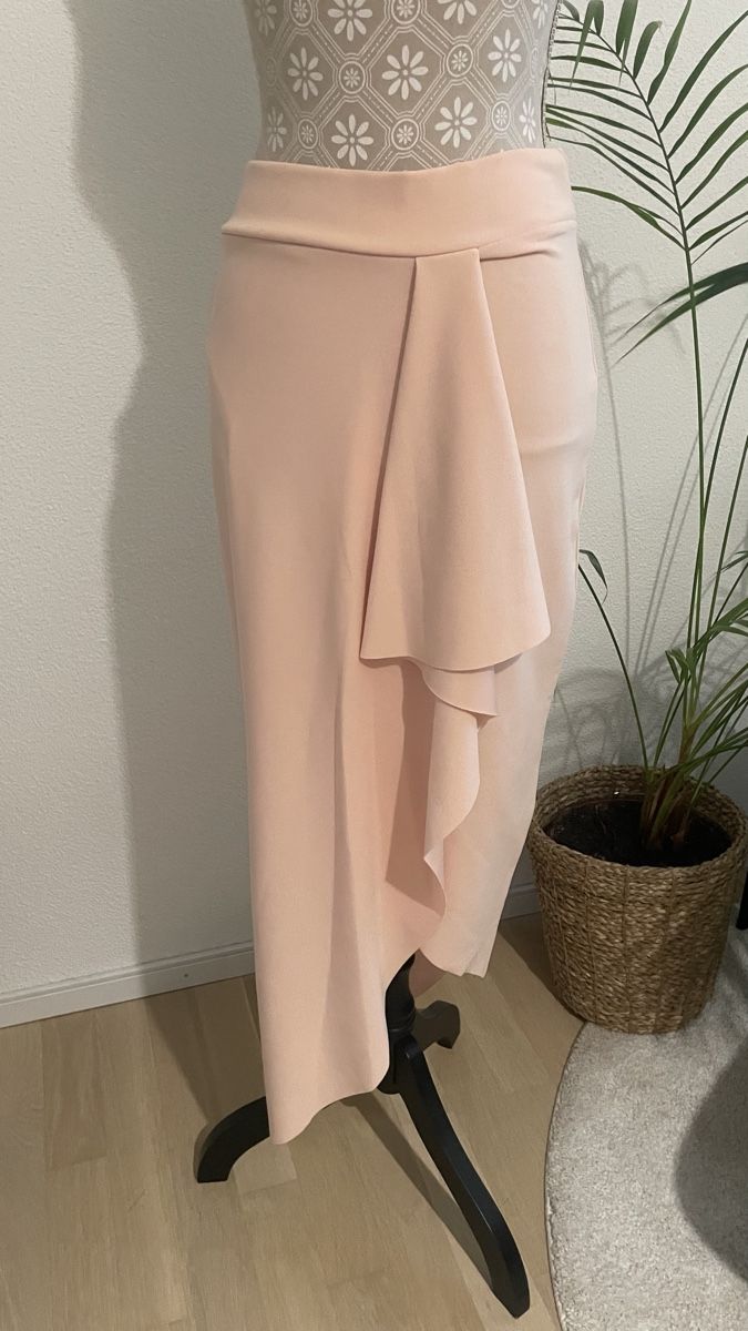 Asos Gonne: Jupe Gr. 38, in Wickeloptik mit Rüschen – Nuovo (secondo la descrizione) da Mettmenstetten venduto da Sunsethunter04