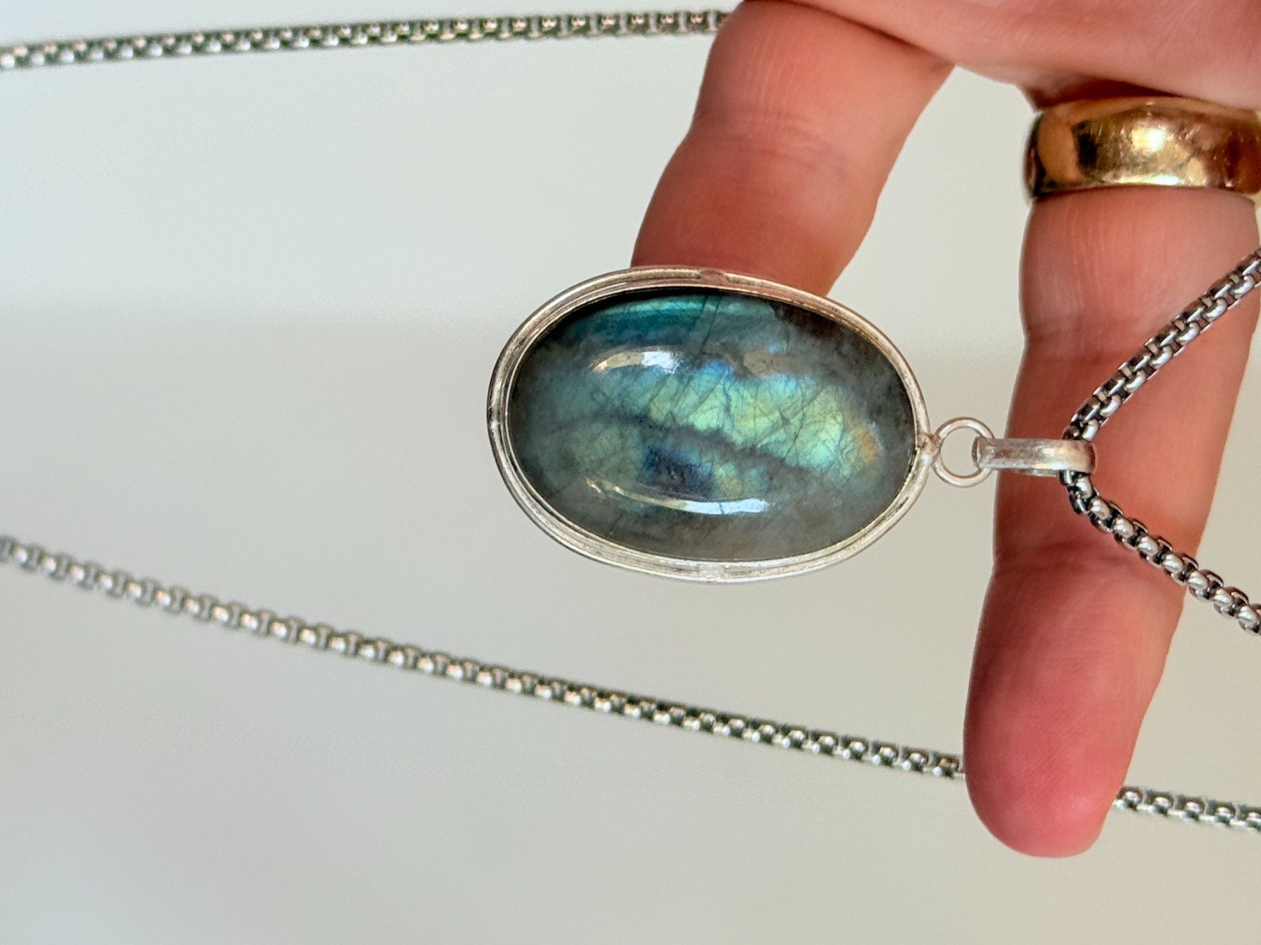 Ketten: Collier vintage avec pendentif pierre Labradorite – Neu und originalverpackt aus Genève von AWWA 4