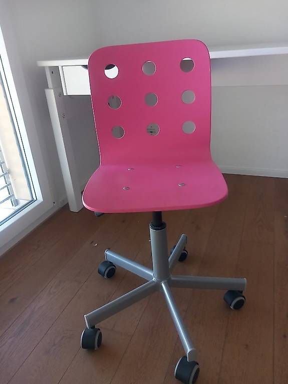 Sedie: Kinder-Schreibtischstuhl pink – Usato da Retschwil venduto da karinthuerig