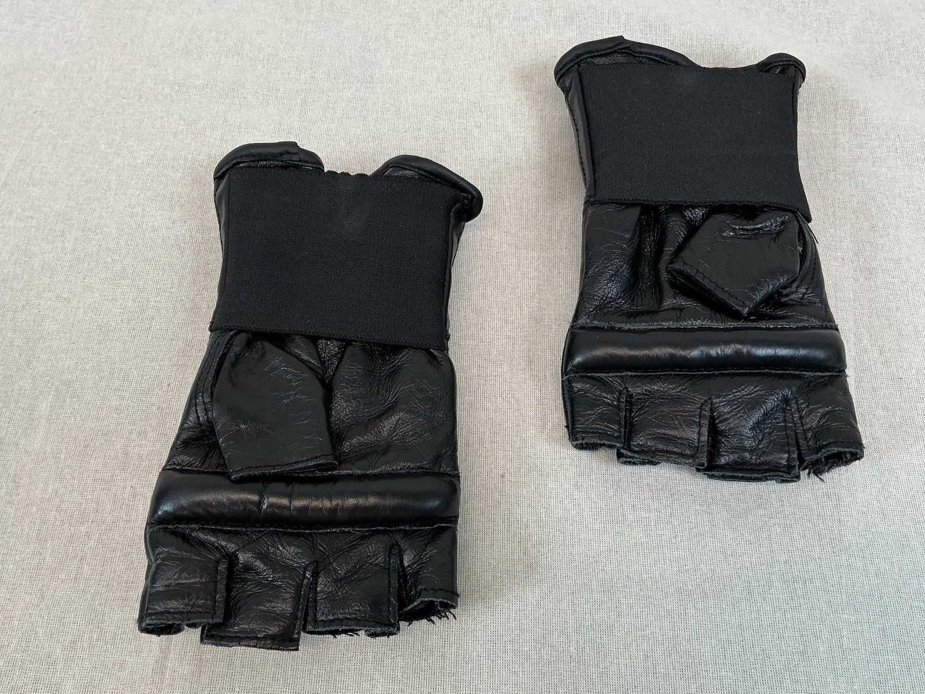 Guanti & manicotti: KWON Sandsack Handschuhe Open Fingers Gr. S – Usato da Richterswil venduto da Restwert_Richterswil 2