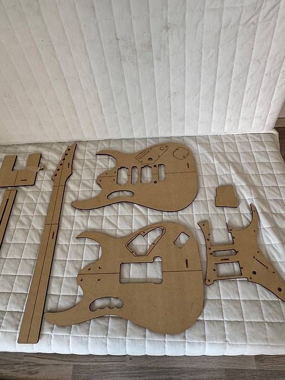Strumenti musicali: Präzisionsschablonen Gitarrenbau – Nuovo (secondo la descrizione) da Grüt (Gossau ZH) venduto da Malo0 3