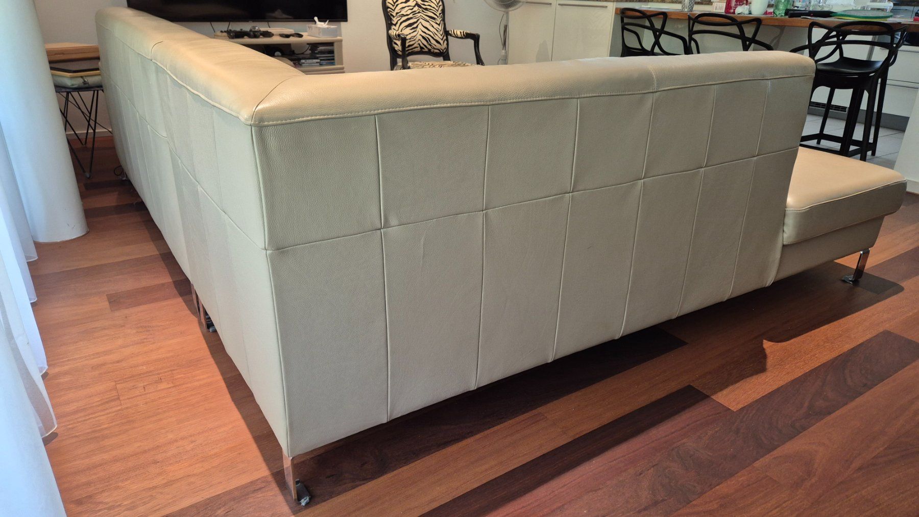 Pfister Divani: Ecksofa aus beigem Leder. – Usato da Maur venduto da antko 4