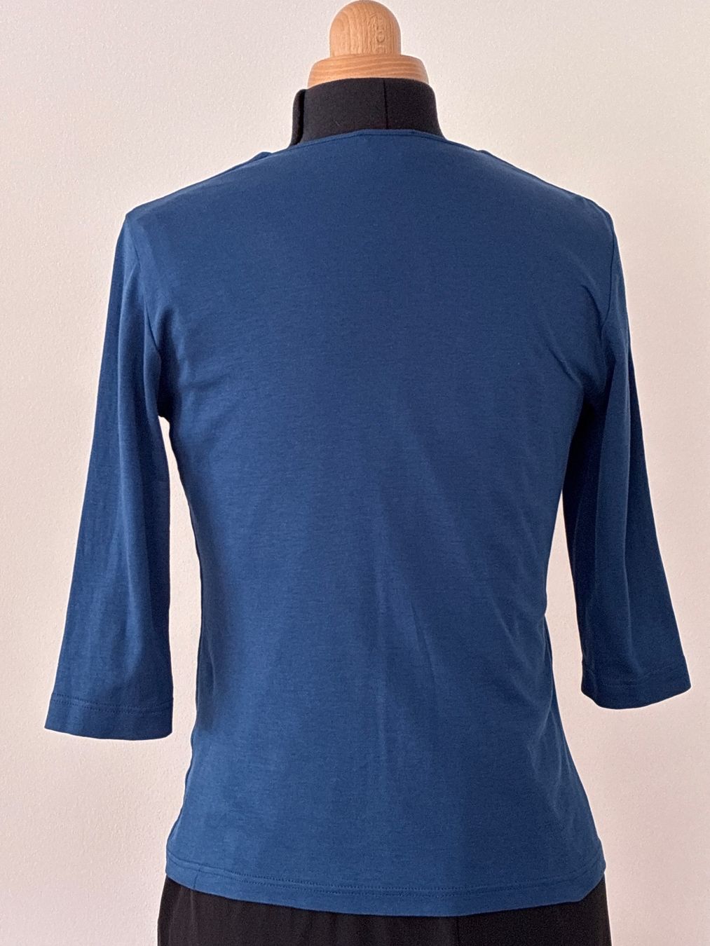 T-Shirts: Schlichtes Shirt von Efixelle Gr.40 – Gebraucht aus Davos Platz von nanigl 2