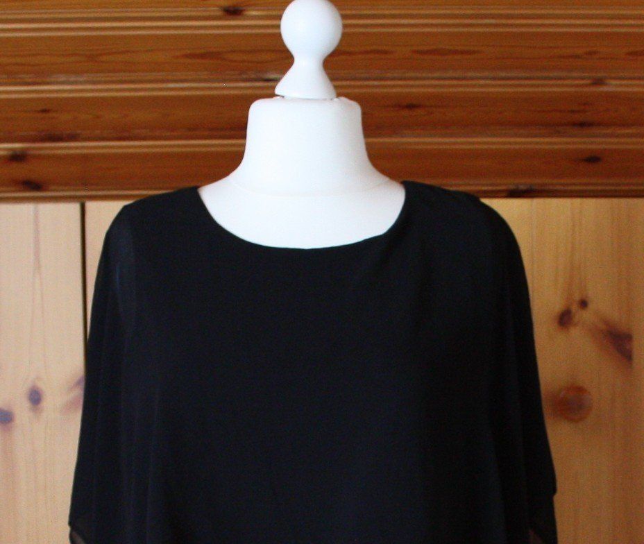 Camicette: Bluse Kurzarm C & A schwarz Gr. 44-46 – Usato da Flüelen venduto da Diversicum-Curvy 1
