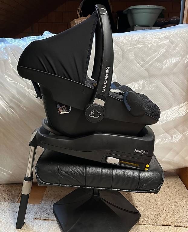 Maxi-Cosi Seggiolini per auto: Maxi Cosi Babyschale inkl. Isofix – Usato da aegerten venduto da Pawe3 1