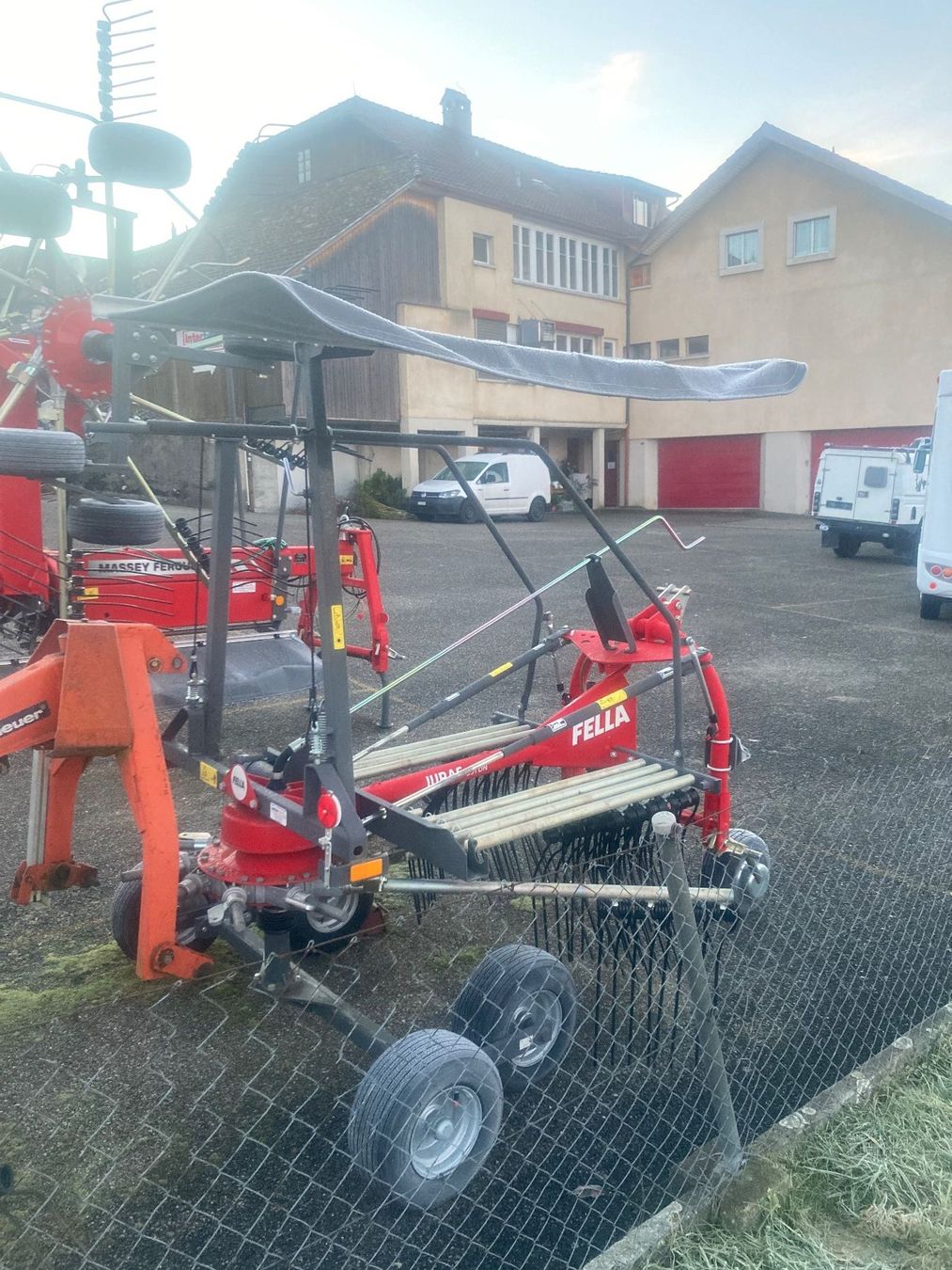 Raccolta foraggio grezzo: Schwader Fella Juras TS 351 DN – Nuovo (secondo la descrizione) da Lanzenhäusern venduto da Lanzemech 2