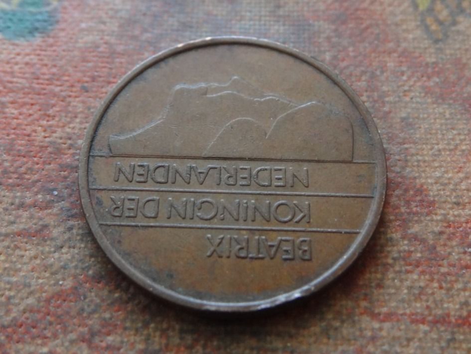 Tutti le monete: PAYS-BAS  Nederland  5  Cents  1983 – Usato da Romanel-sur-Lausanne venduto da Swift13 1