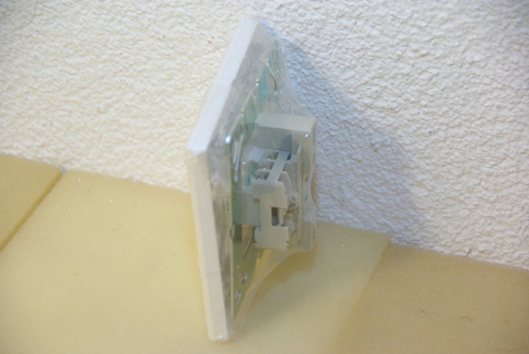 Legrand Spine: LEGRAND Arteor Telefonsteckdose, weiss – Nuovo e nell'imballaggio originale da Herisau venduto da Cevianer1844 2