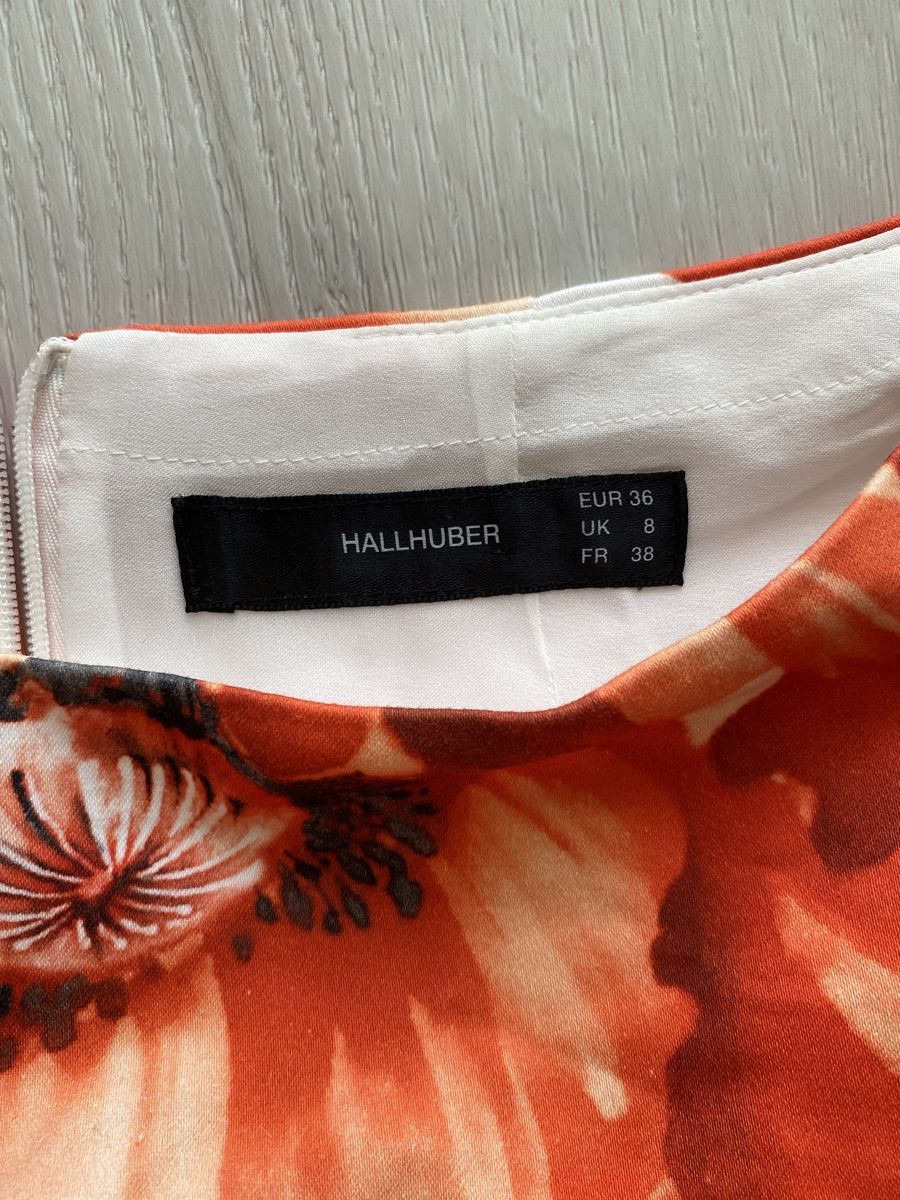 Hallhuber Robes: Kleid Hallhuber Gr.36 – D'occasion à Strengelbach par Bycy 1