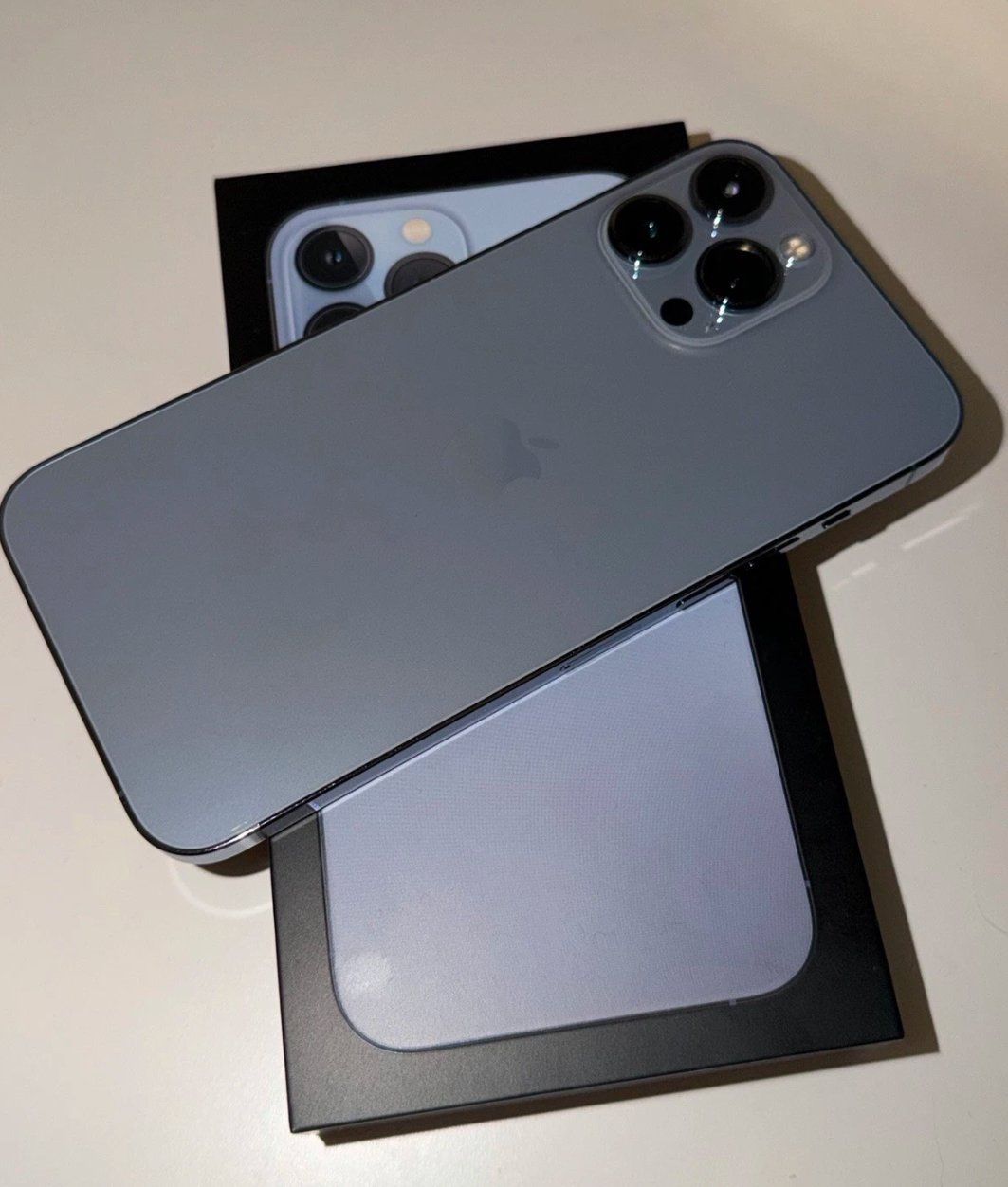 Apple Telefoni cellulari / Smartphones: iPhone 13 Pro Max (256GB) Akku 99% – Usato da Luzern venduto da Waince786
