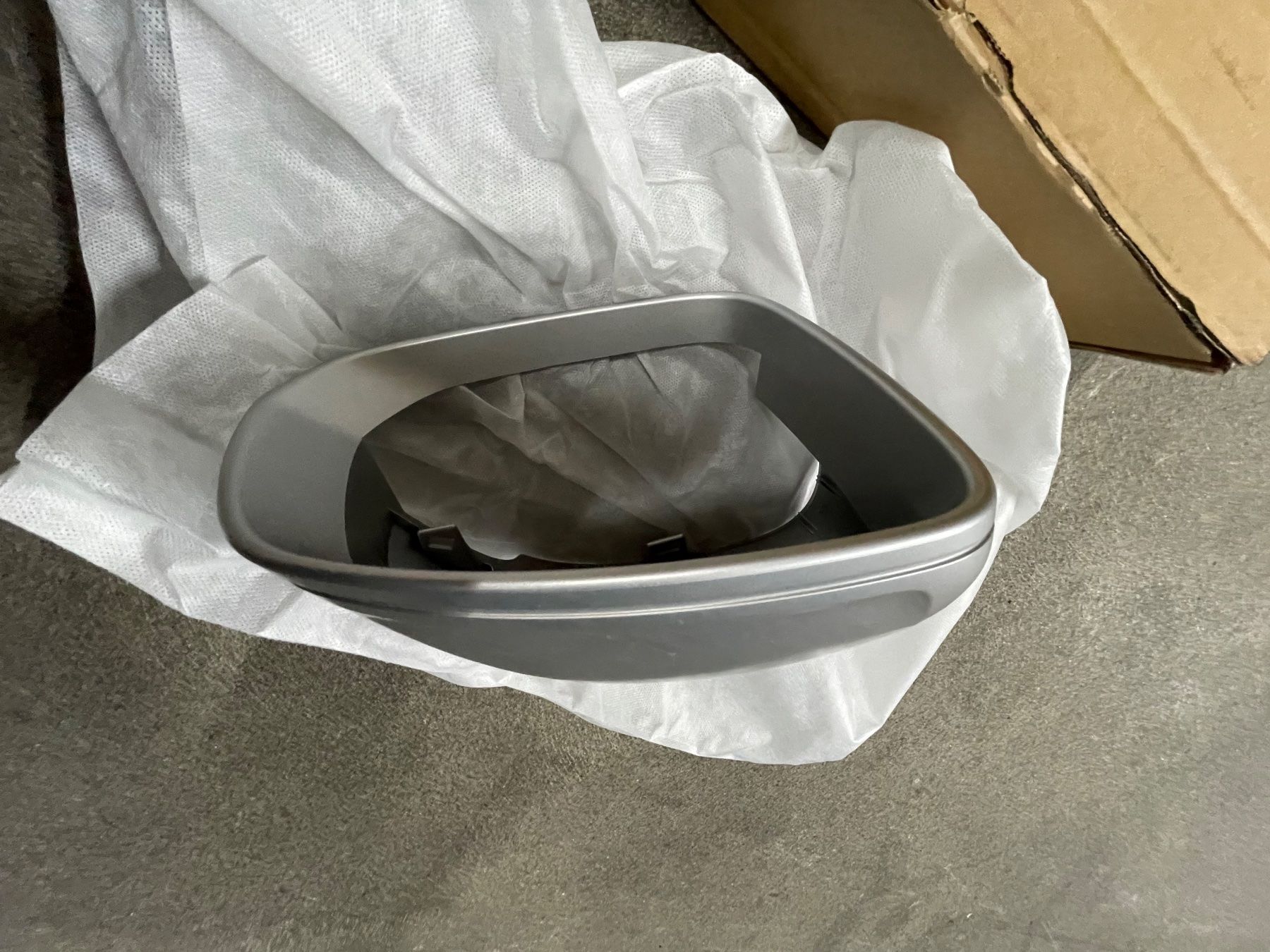 Volvo Tutti pezzi di ricambio auto: Volvo Haube rechts und links – Usato da Cham venduto da Imholz-Autohaus 3