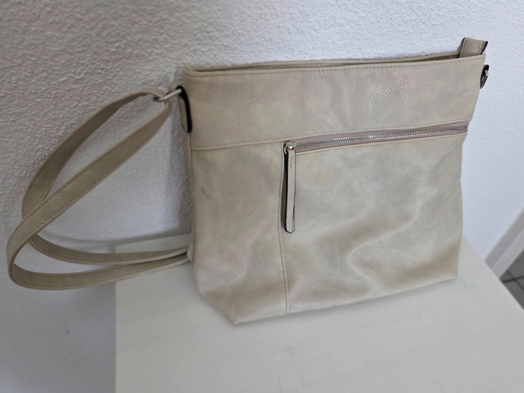 Taschen für Damen: Umhängetasche beige Damen – Gebraucht aus Oftringen von Black_Nymeria