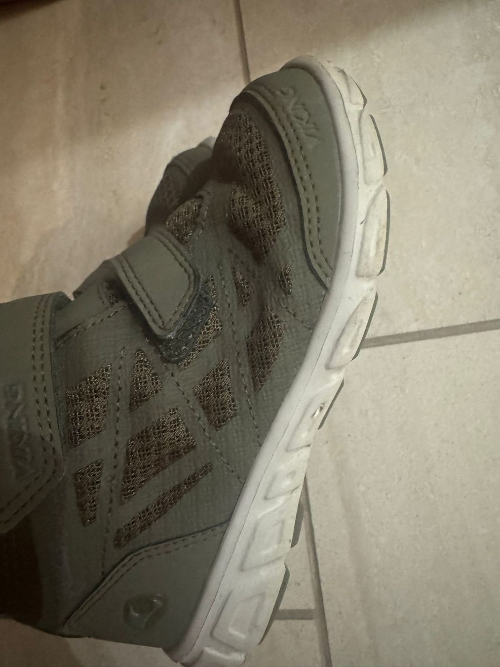 Scarpe per ragazzi: Kinder Sneaker / Schuhe – Grösse 30 – Usato da Aathal-Seegräben venduto da 911rs 2