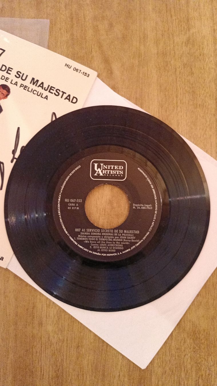 Vinyles: EP James Bond mit Autogramm George Lazenby – D'occasion à Lauperswil par camper92 2