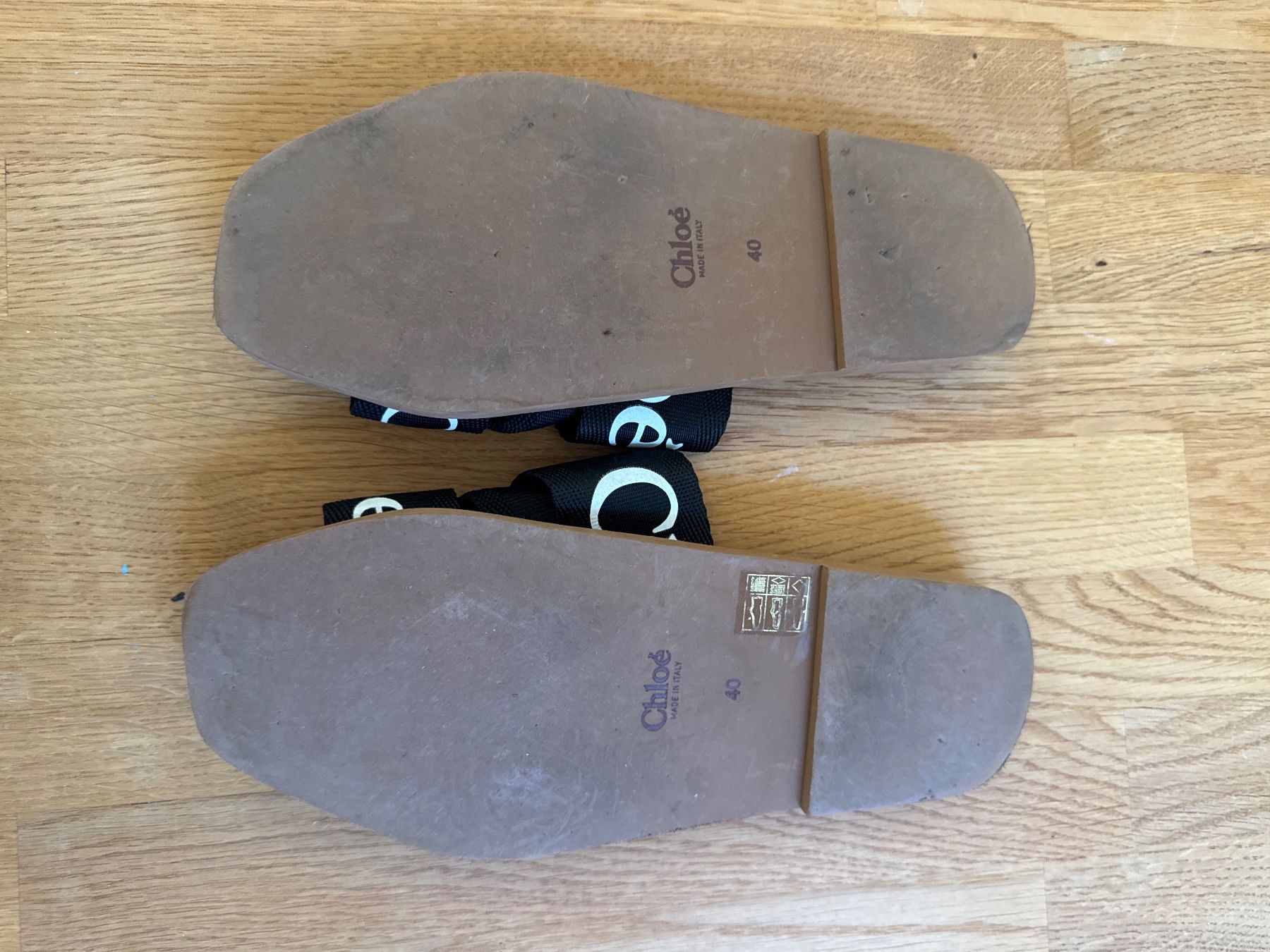 Chloé Scarpe da donna: Chloé Sandalen Schwarz Logo Grösse 40 – Usato da Winterthur venduto da Julia90 1