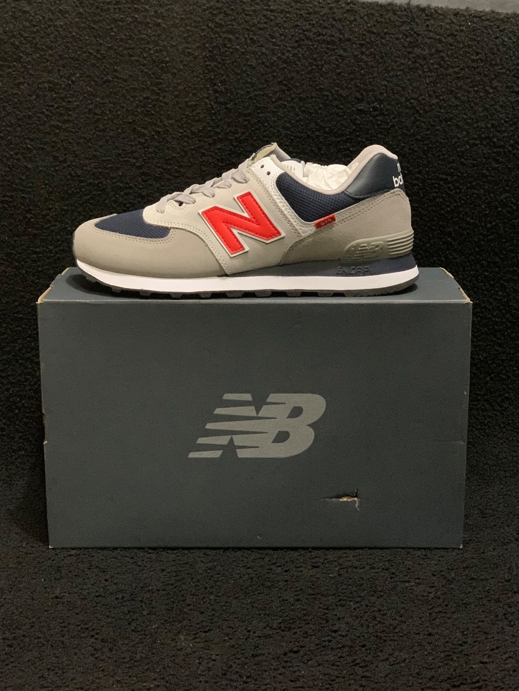 New Balance Scarpe da uomo: NEW BALANCE 574 SNEAKER GR.42 / 26.5CM – Nuovo e nell'imballaggio originale da Zürich venduto da LIQUIDATOR.CP 1