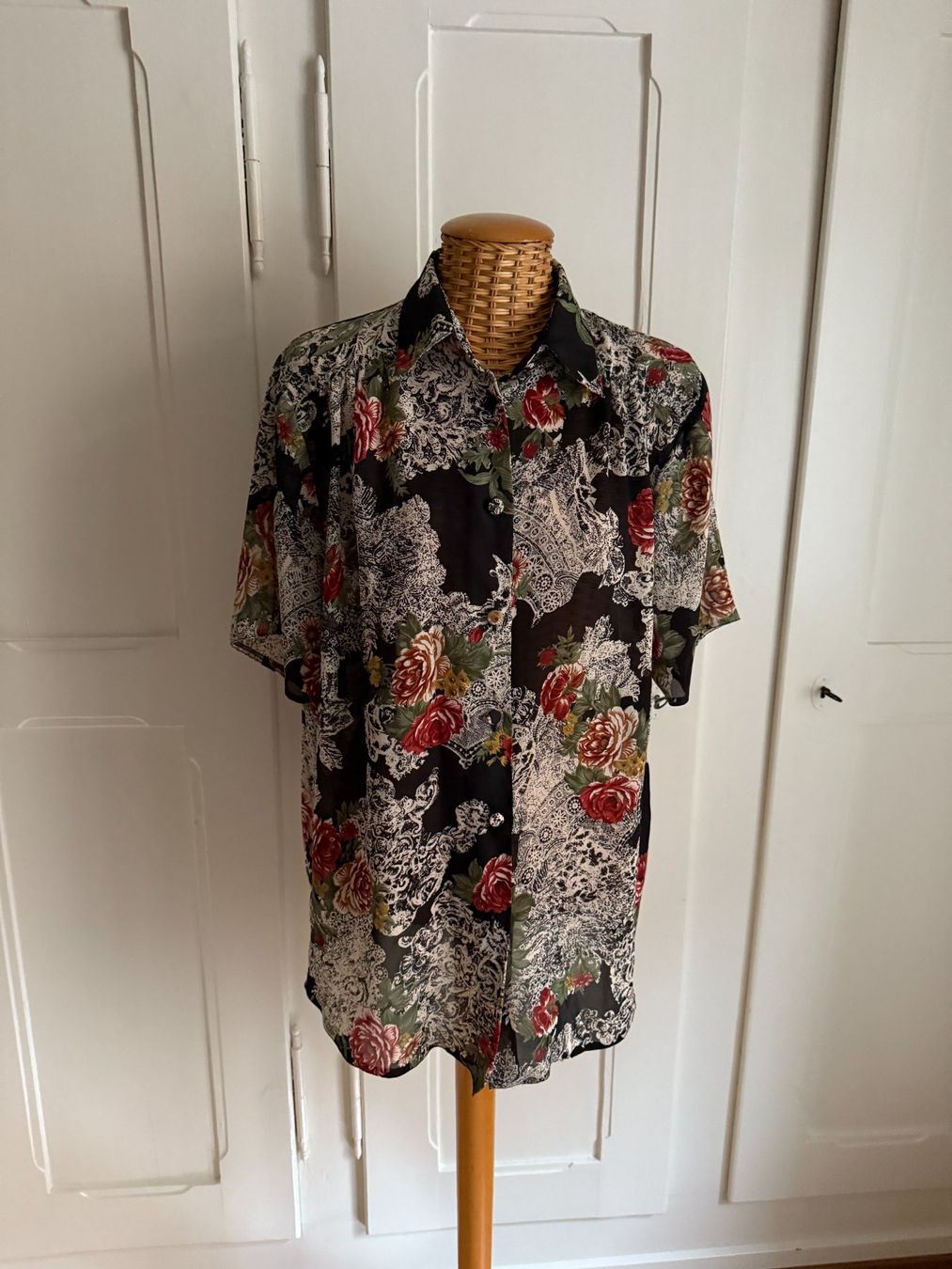Camicette: Vintage Chiffonbluse bunt geblümt XL – Usato da Zürich venduto da Diazaio