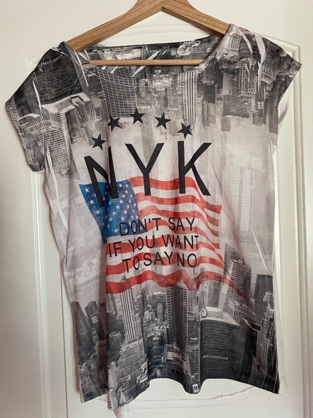 T-Shirts: Neu!! Cooles Shirt weiss gemustert M/L – Neu und originalverpackt aus Balsthal von Uroby 3