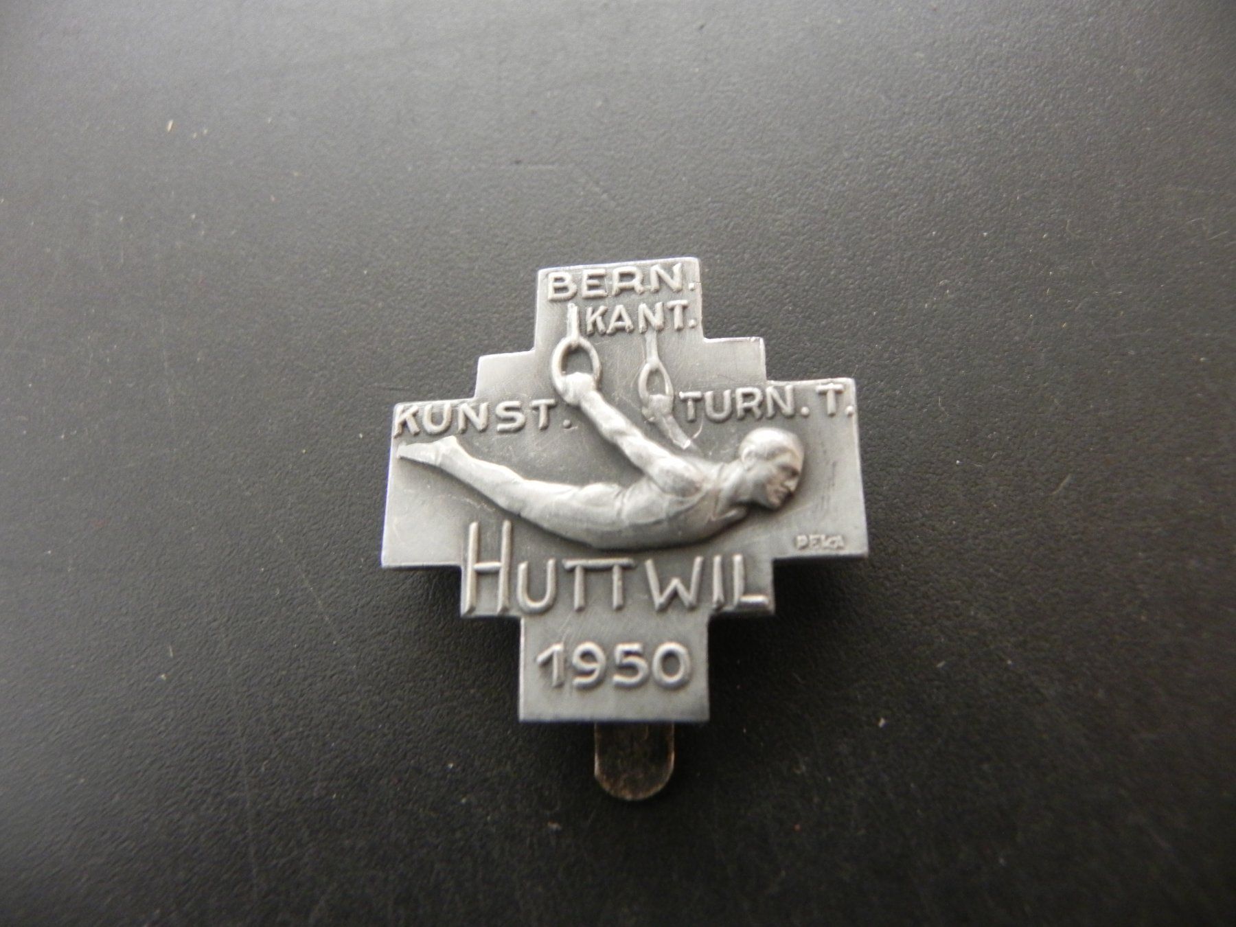 Broschen & Nadeln: Turnkreuz Bern Huttwil 1950 – Gebraucht aus Biel/Bienne von Gogolozi