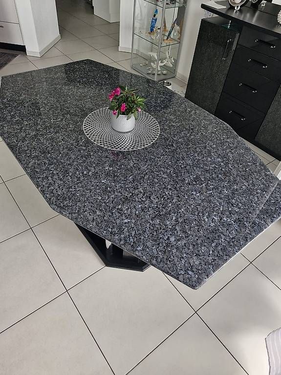 Tables: Granit (labrador) Esstisch – D'occasion à Dallenwil par energy2127 2