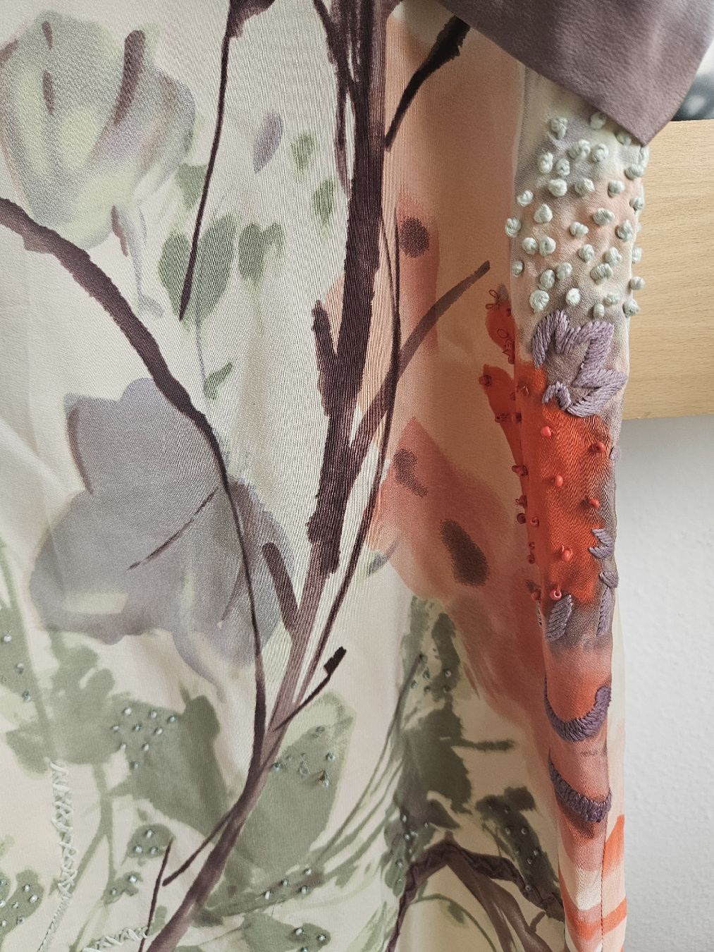 Kleider: Wunderschönes besticktes Kleid, 100 Prozent Seide, Größe M – Gebraucht aus Zollikon von Oksana206 1