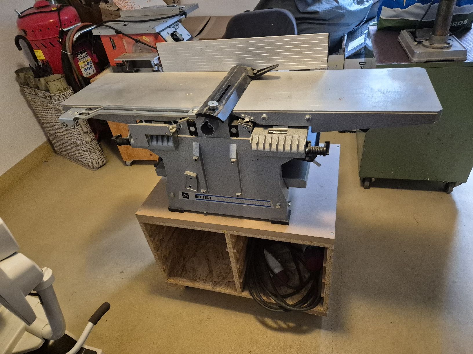 Alle Maschinen: Sehr robuste Hobelmaschine – Gebraucht aus Wattenwil von hps_z6w9