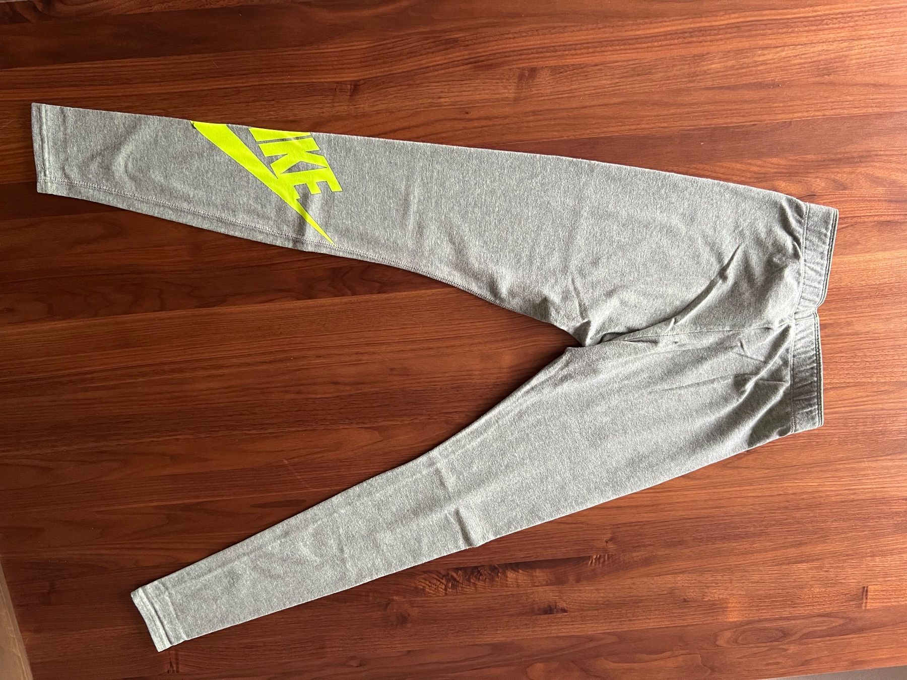 Nike Leggings: Nike Leggins – Usato da Lufingen venduto da des_9gd8 1