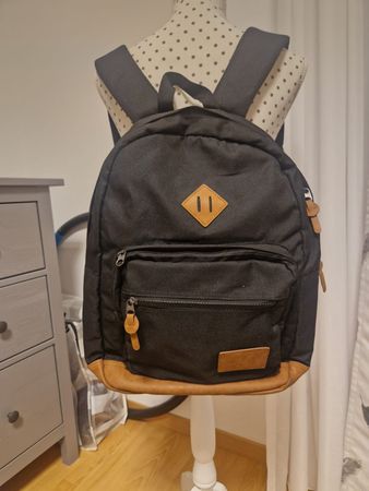 Schöner, kompakter Rucksack, ideal für den Alltag! Fila