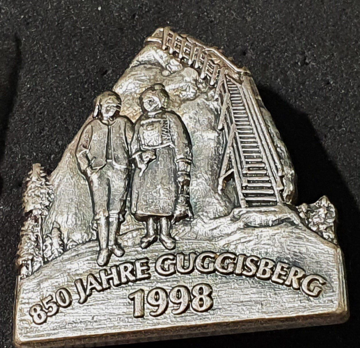 Broschen & Nadeln: U986 - Brosche 850 Jahre Guggisberg – Gebraucht aus Reinach BL von Boston-Verkauf 1