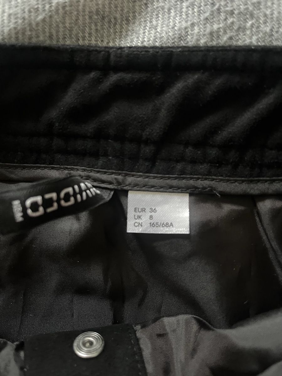 H&M Gonne: Schwarzer Minirock von H&M, Grösse 36 – Usato da Thalheim venduto da karmabis_ 2