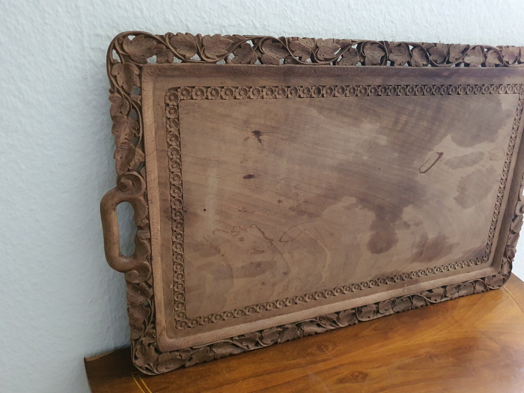 Piatti di portata: Altes Vintage Holz Serviertablett Tablett geschnitzt – Usato da Schaffhausen venduto da pfanis09 7