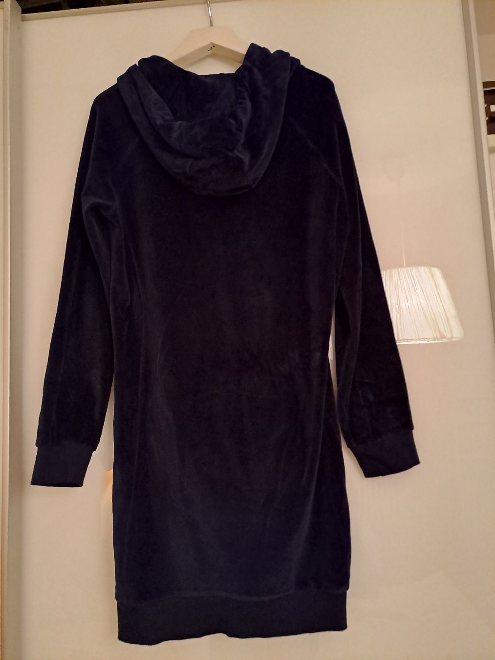 Kleider: Recolution Kapuzenkleid dunkelblau Grösse M Baumwolle – Neu (gemäss Beschreibung) aus Basel von Sevenaa 1