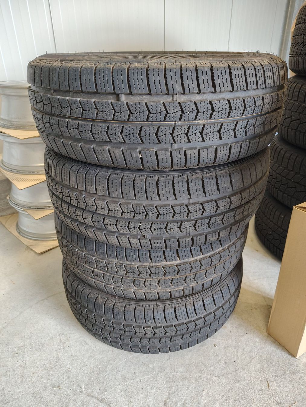 Nexen Pneumatici & Ruote complete: Winterreifen 225/65 R16C – Usato da Neudorf venduto da BurkiLU