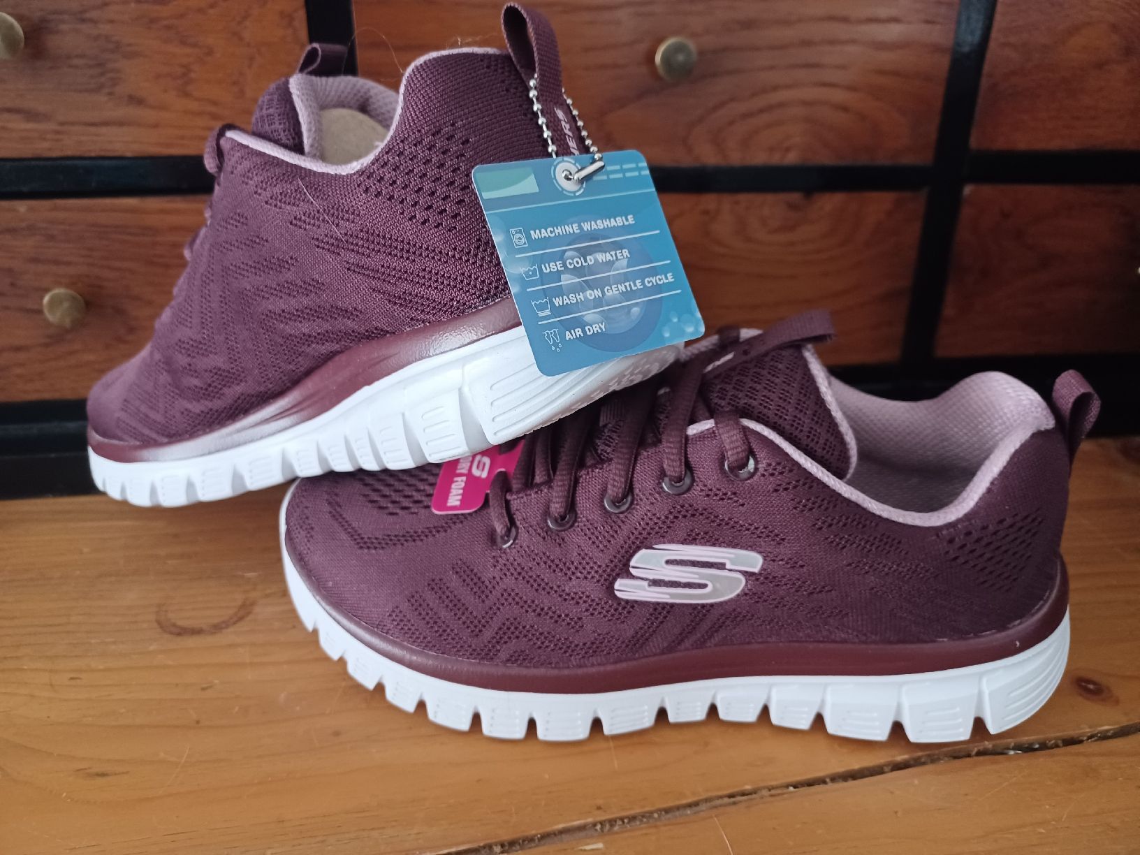 Damenschuhe: SKECHERS, TOP Zustand Gr 38 – Neu und originalverpackt aus Merenschwand von KbVl 1