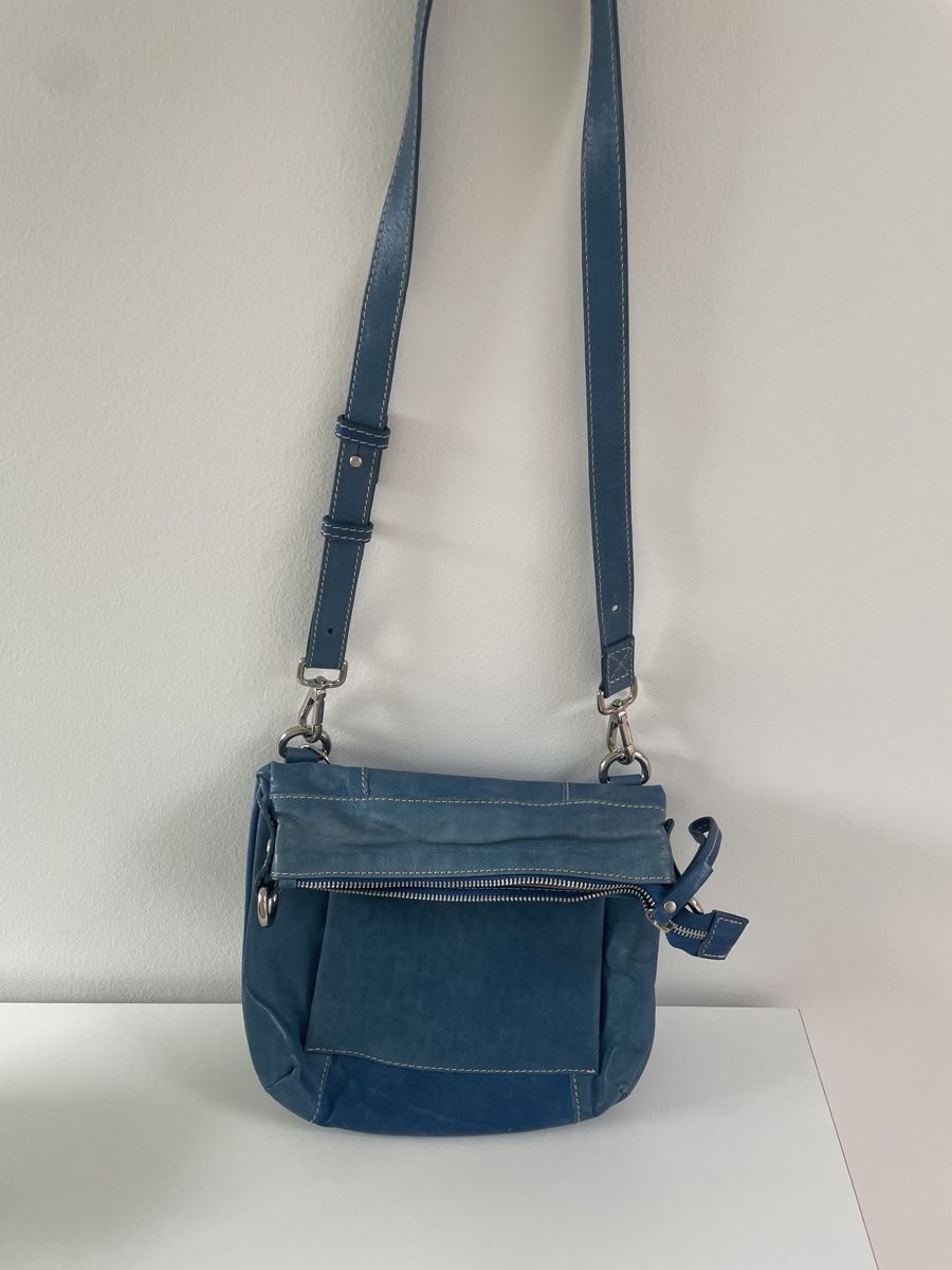 Taschen für Damen: Trendige blaue Ledertasche Umhängetasche – Gebraucht aus Mauren von acht33null