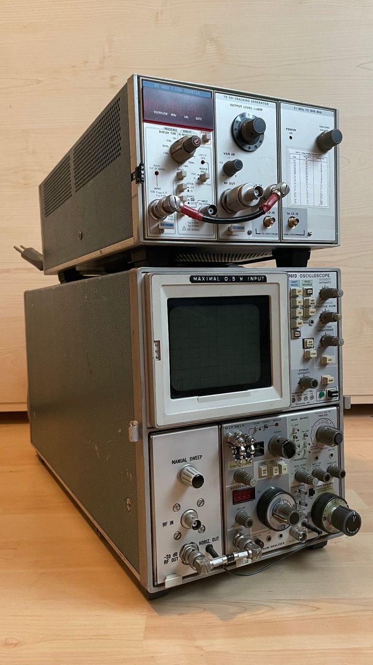Messen: TEKTRONIX Spectrum Analyzer mit Tracking Generator – Gebraucht aus Steinhausen von  1
