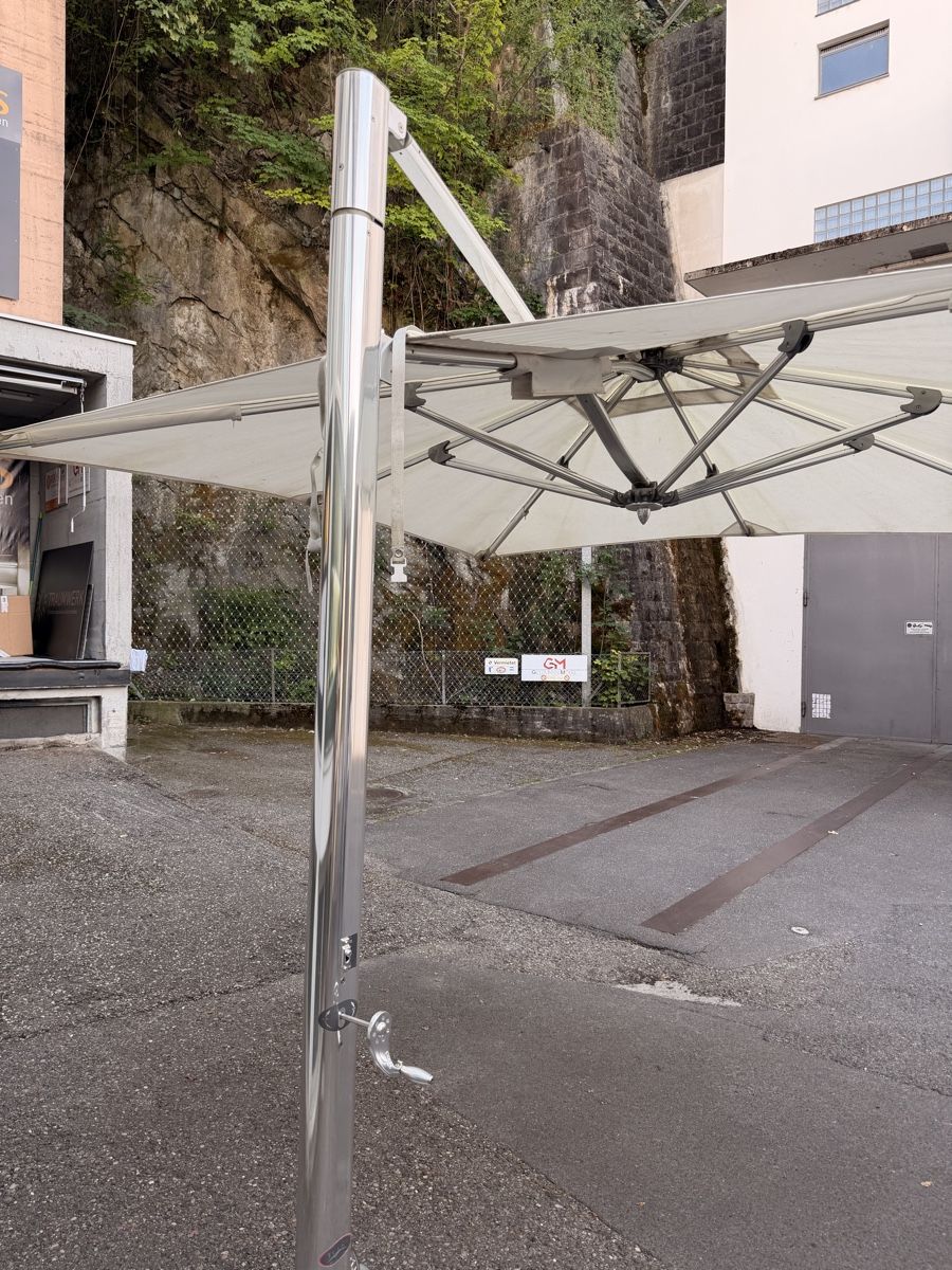 Sonnenschirme: Tucci Schirm 300/300 mit Sockel – Gebraucht aus Luzern von Emelie77 1