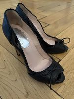 Peeptoe Pumps | Leder & Lack schwarz | Dalí