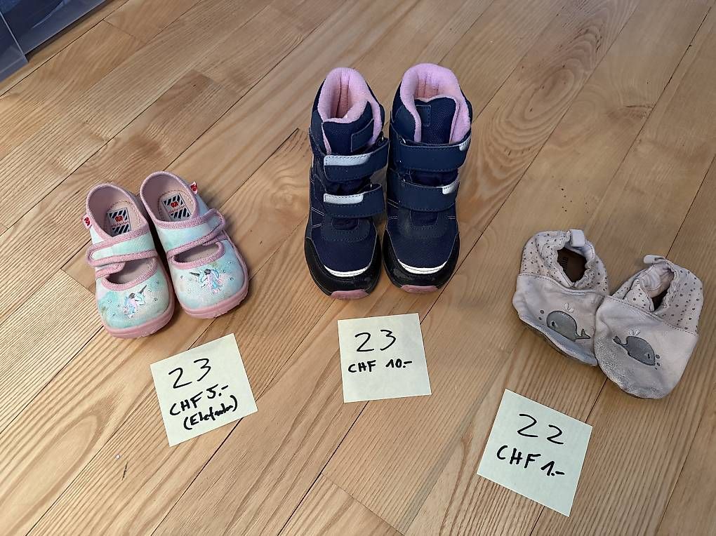Chaussures garçon: Diverse Kleinkinderschuhe, Grösse 20 - 26 – D'occasion à Basel par siwu1987 2