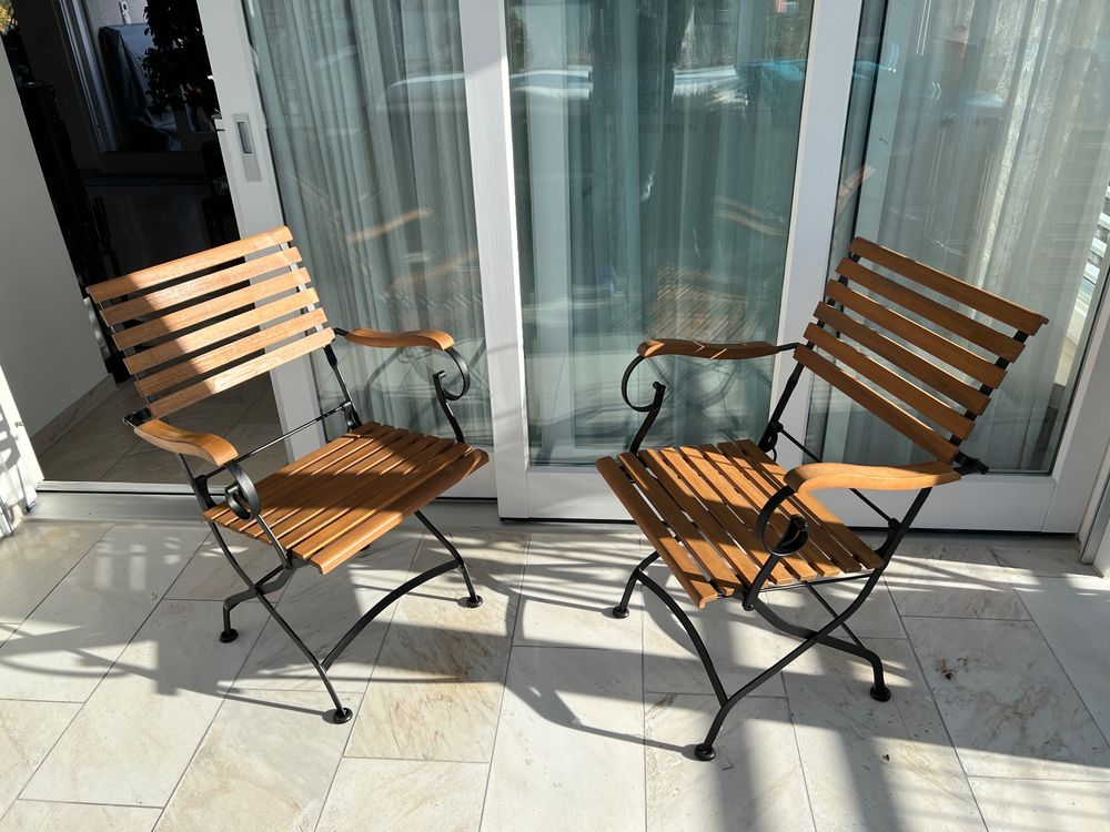 2 Biergartenstühle (Holz Metal) + Tisch + Abdeckungen Kaufen auf