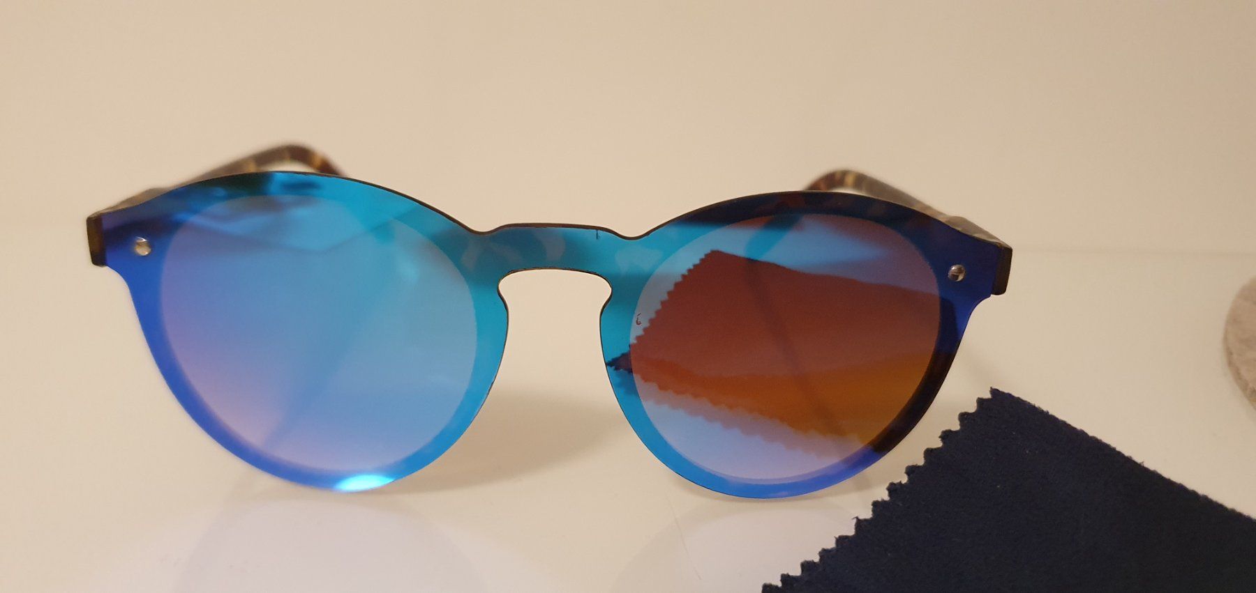 Occhiali & Lenti: Sonnenbrille blau braun stylisch – Usato da Stansstad venduto da InStyle8 9