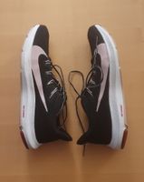Nike Turnschuhe Grösse 41 schwarz / rosa / weiss