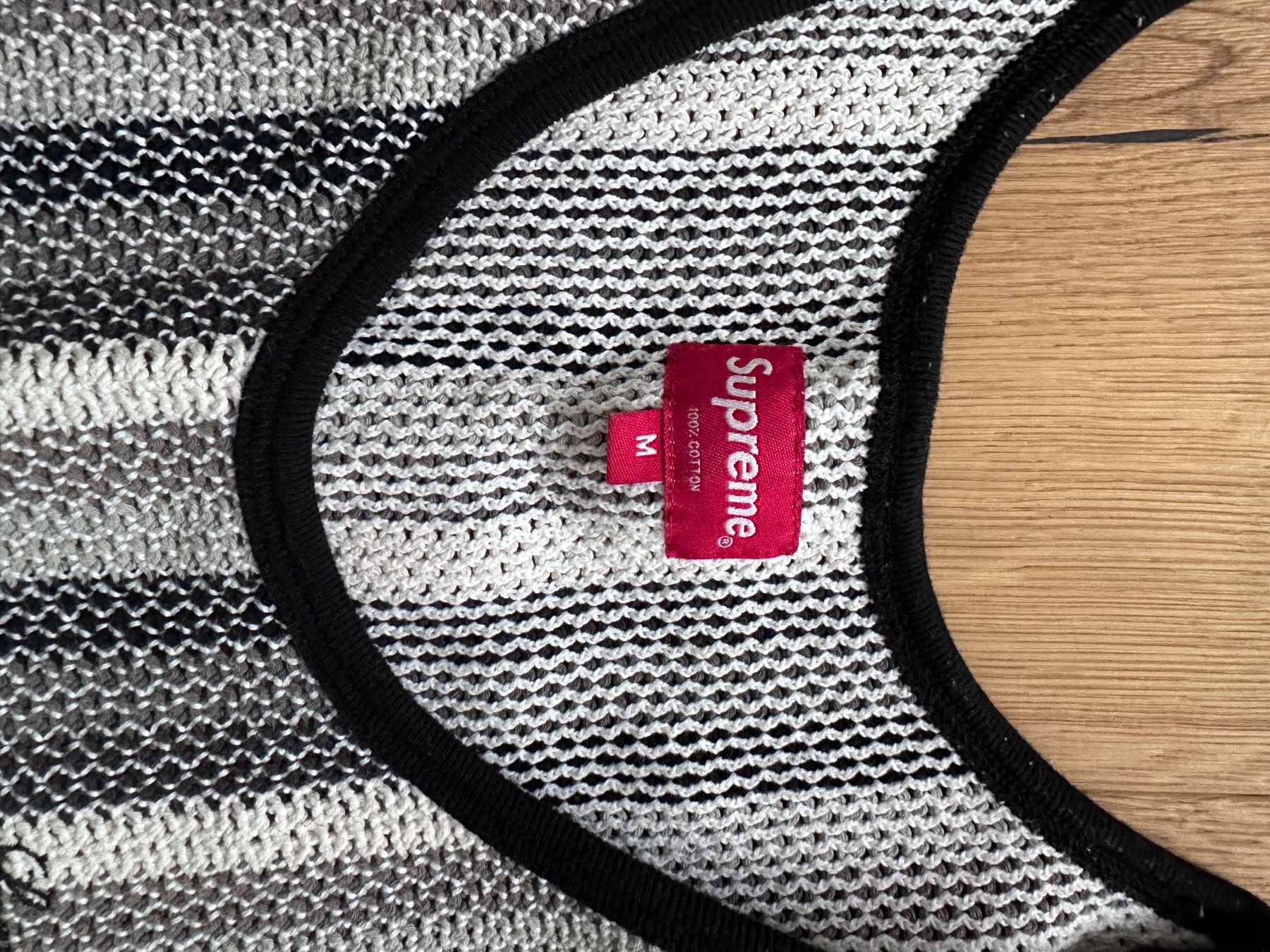 T-shirt: Supreme Men's Black and White Top – Nuovo (secondo la descrizione) da Toffen venduto da manimatter 1