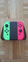 2 neuwertige Joy-Cons mit Aufladehalterung