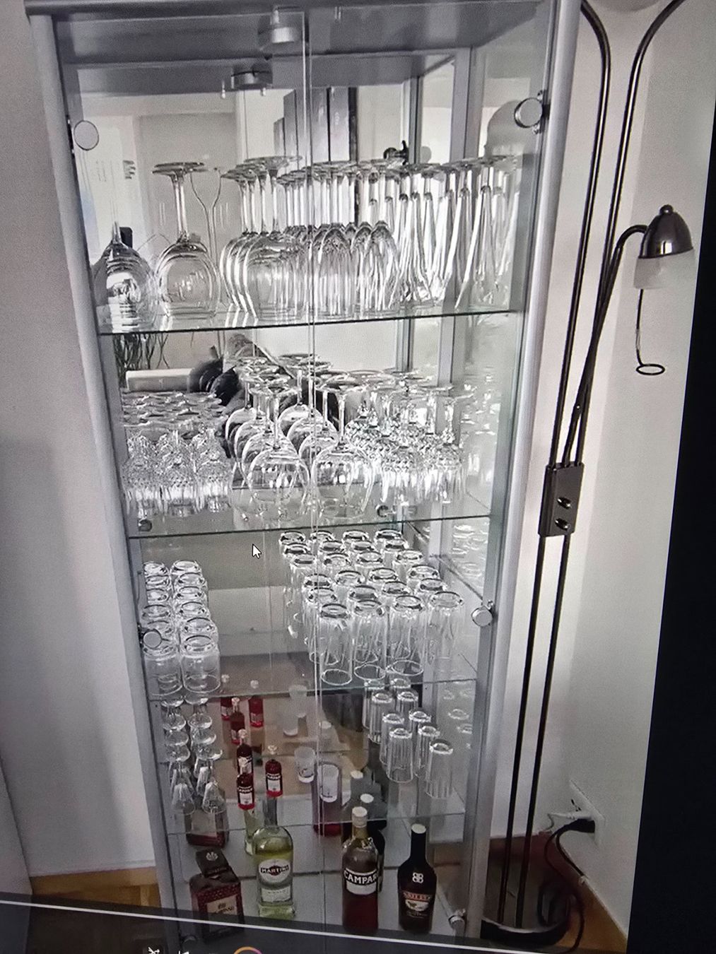 Vetrine: Glas-Standvitrine 175 cm hoch mit Licht – Usato da Deitingen venduto da Honeybal 1