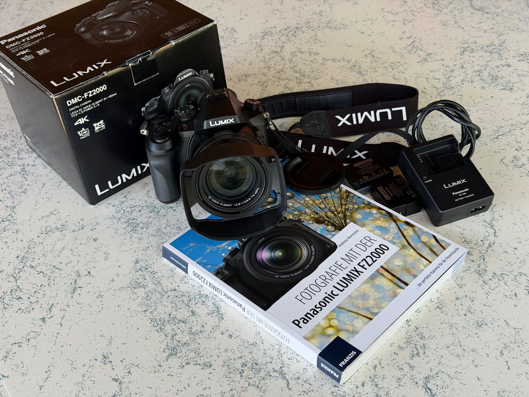 Panasonic Fotocamera: Panasonic Lumix DMC-FZ 2000 mit Buch – Usato da Grüt (Gossau ZH) venduto da Rocks55