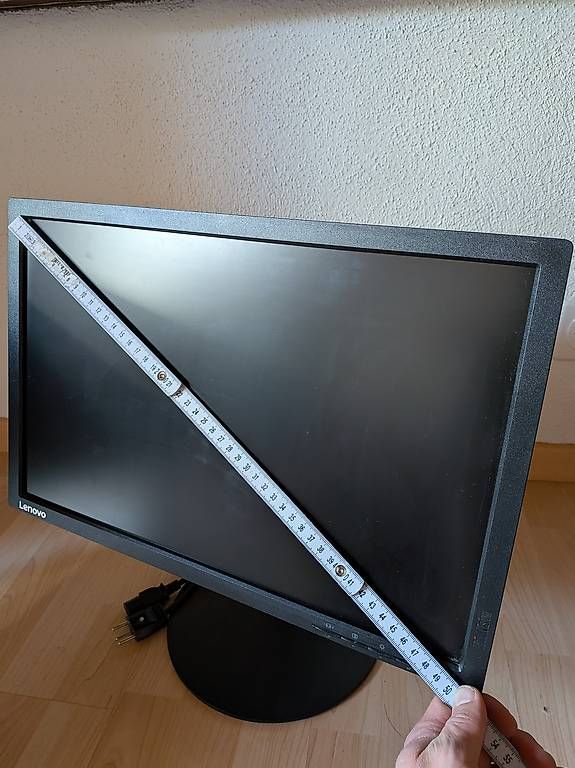 Monitor: Lenovo 20" monitor (50cm) – Usato da Zürich venduto da witch_finder