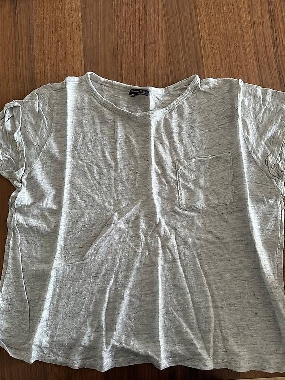 Zara T-shirt: Tshirt Zara Khaki – Usato da Zürich venduto da nik_tw2j