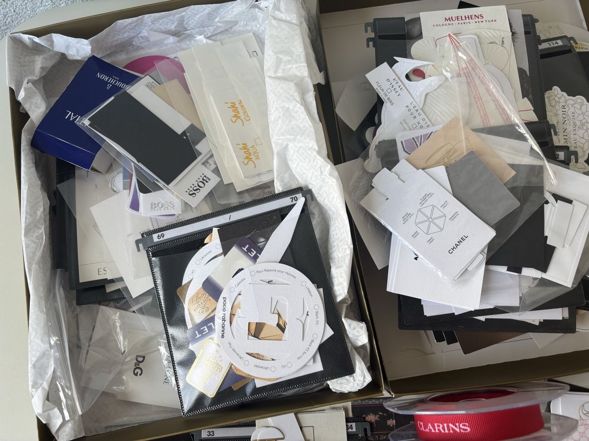 Profumi & Eau de Toilette: Lot de publicité - parfumerie – Usato da Collombey venduto da Cards07 2